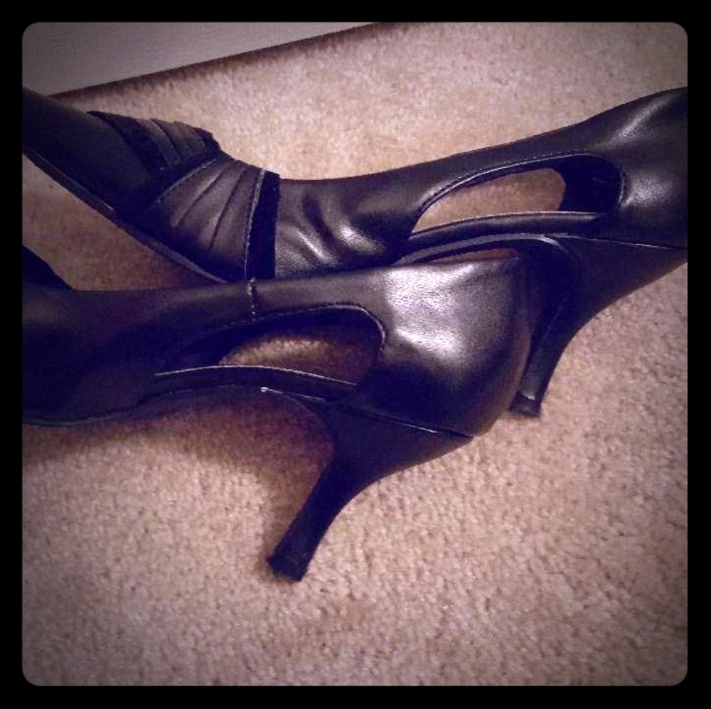 Vegan Leather and Suede Pumps